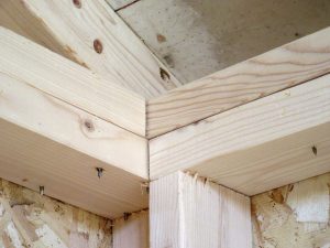 Wall corner joint